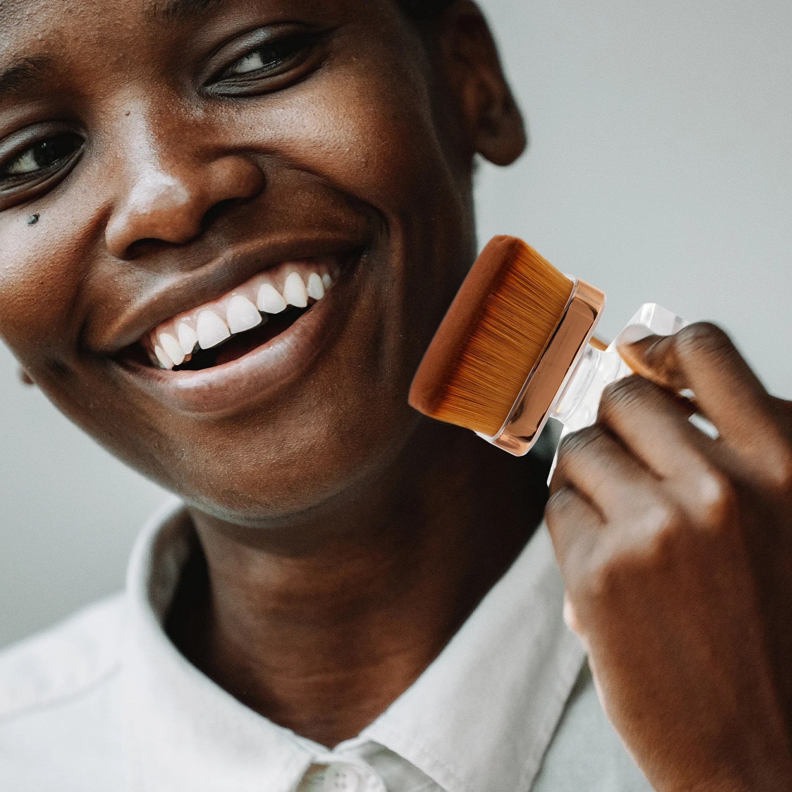 

Fingernail Brush for Cleaning Nails Dust Removal Tool Compact Nail Art Supply Manicure Pedicure Makeup Powder Blush Applicator