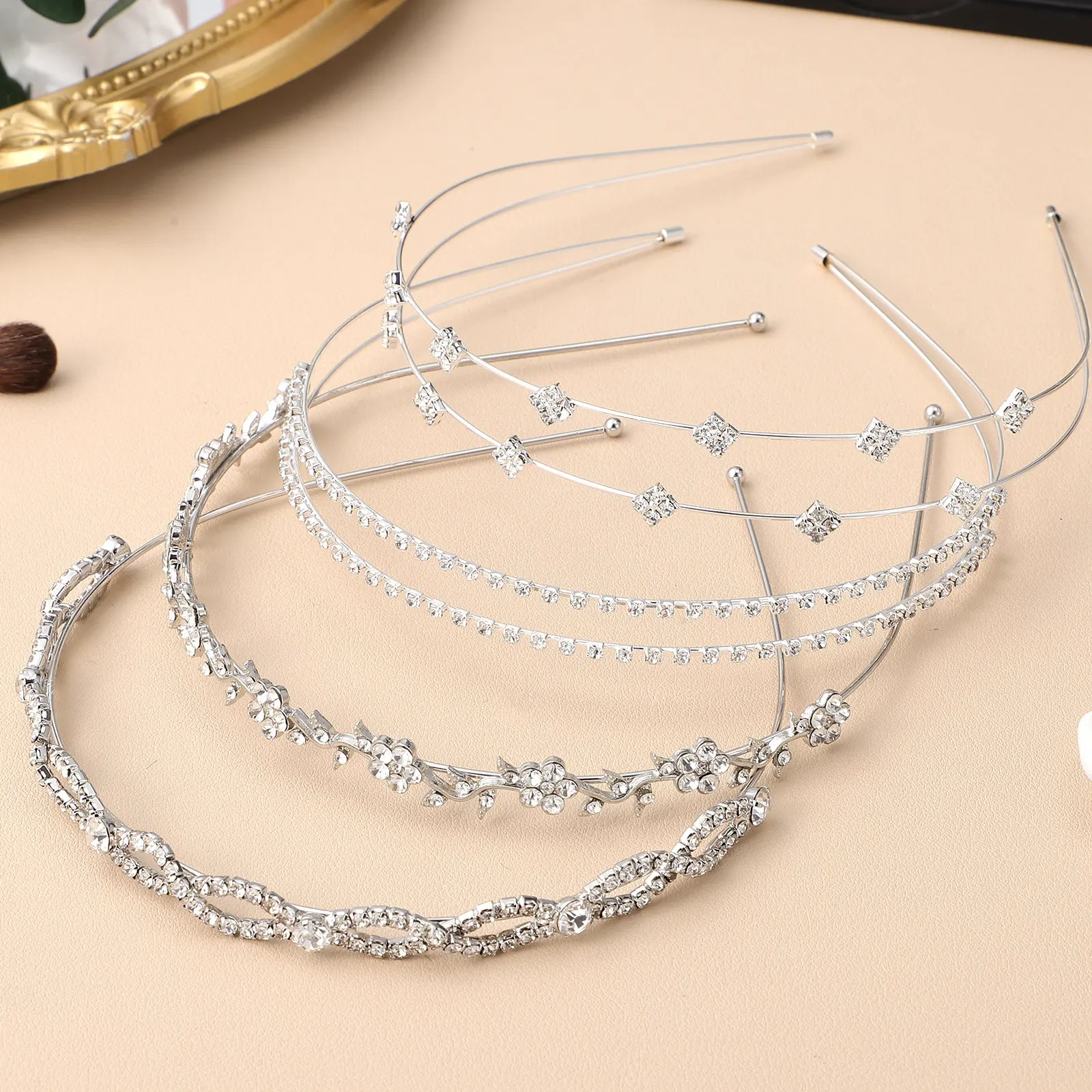 

Набор из 4 тонких металлических ободков для волос со стразами, свадебные украшения для волос, блестящие аксессуары для женщин, свадебные головные уборы