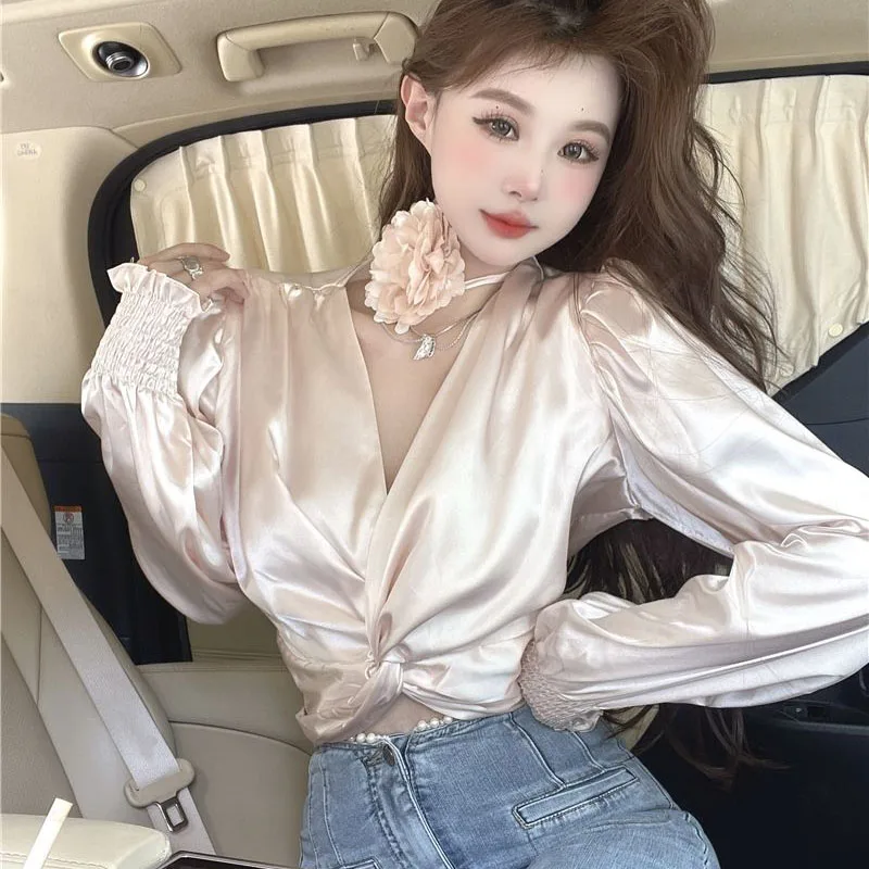 

Spring Fashion Short Velvet Shirts Women 2024 Sexy Flowers Decor Puff Sleeve Blouse Woman Streetwear V Neck Champagne Clothing