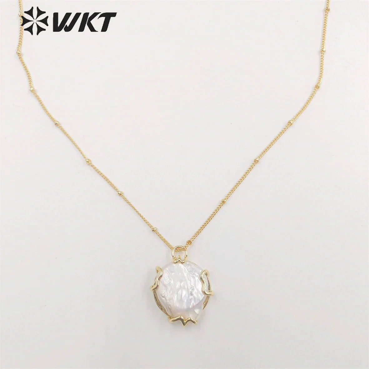 WT-JN233 Wholesale Newest Fashion Round Claw Setting Freshwater Pearl Necklace Gorgeous Coine ACC