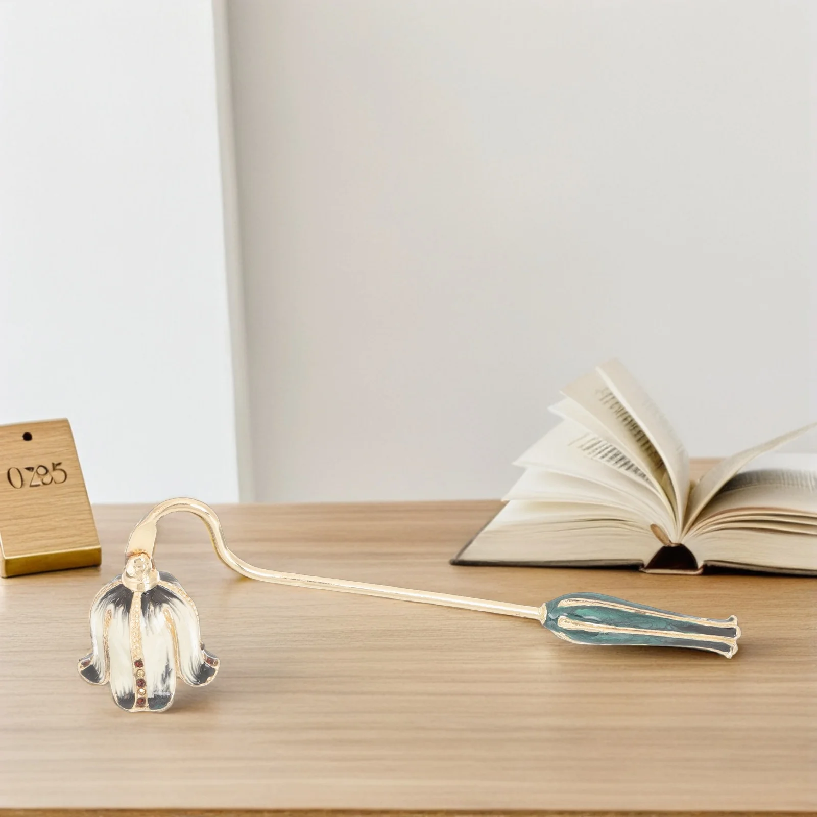 Snuffer Long Handle Premium Metal Wick Extinguisher Safe Accessories for Scented Aromatherapy Jar Tea Light