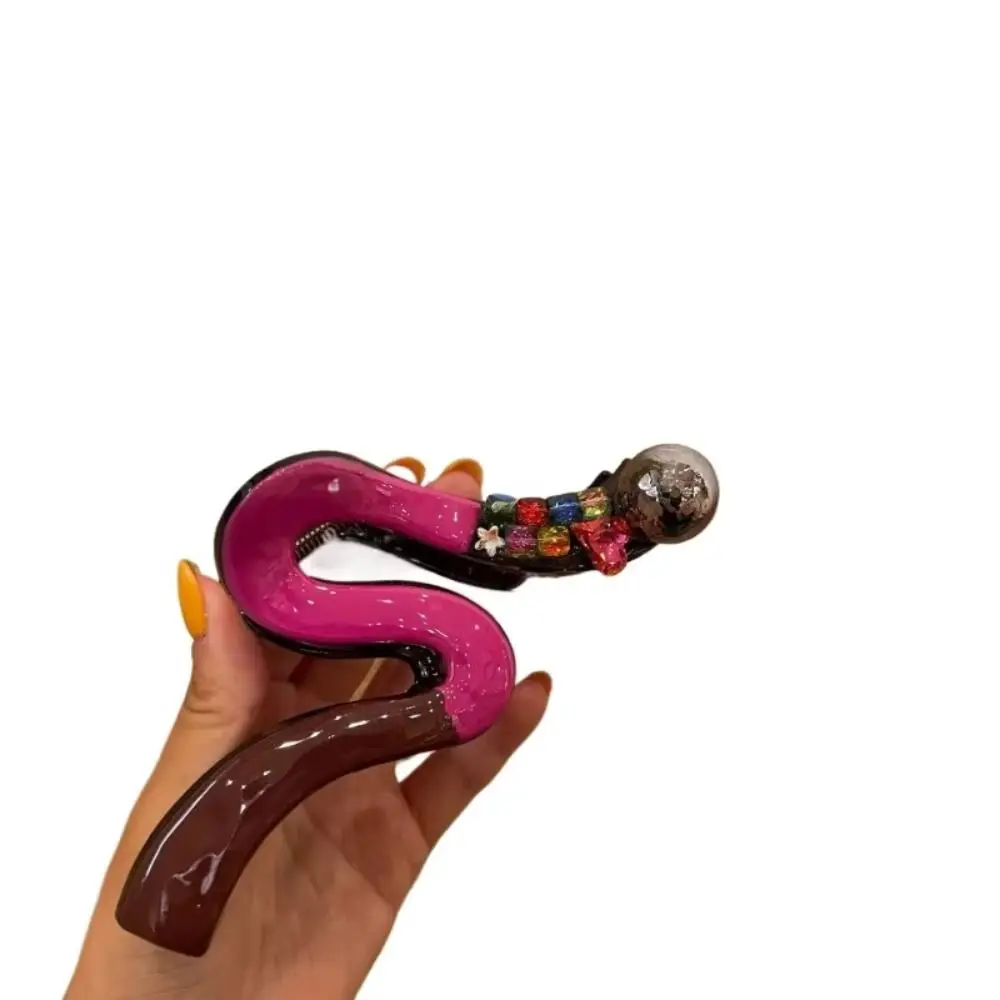 

Контрастный цвет, женские коготь для волос, красочные стразы, противоскользящие зубы, заколка для волос на затылке, модный витой дизайн