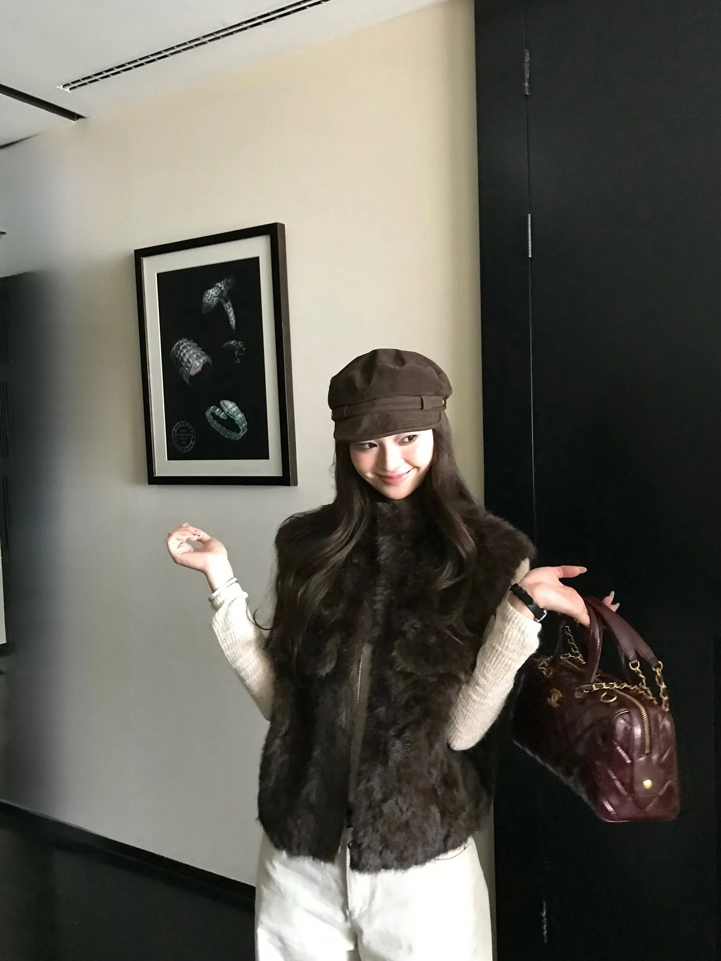 ZM Short Eco-Friendly Fur Vest Women's Warmth Outerwear Fashionable Pocket Detail No-Sleeve Thickened Zipper Closure Coat
