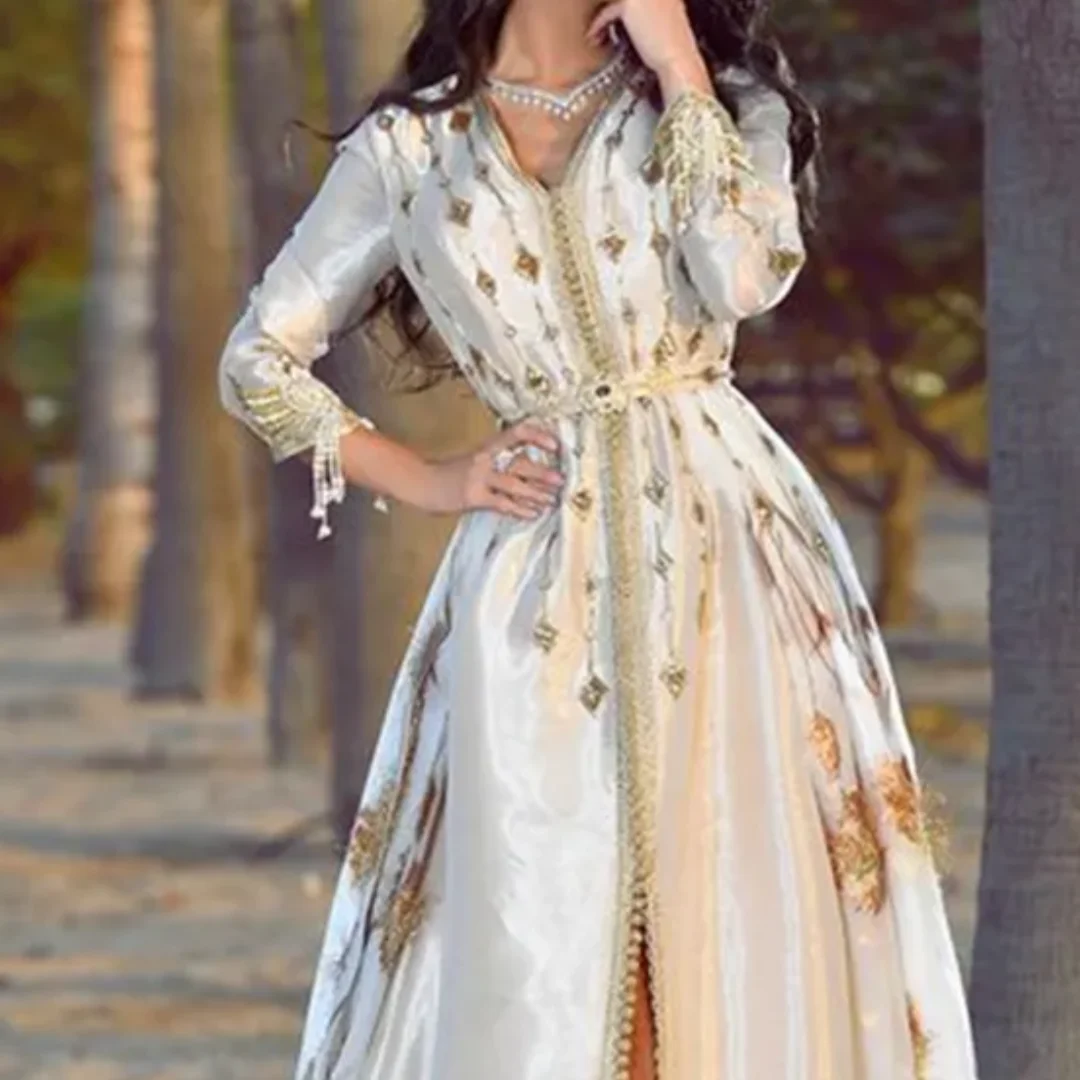 فستان رسمي من الساتان على شكل حرف V وأكمام طويلة للحفلات الراقصة للنساء فساتين سهرة أنيقة مع مطرز بالذهب حسب الطلب