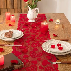 Classic Red Heart-Themed Valentine's Day Decorative Tablecloth, Polyester Woven Table Runner Suitable for Family Gatherings and Couples' Dates.