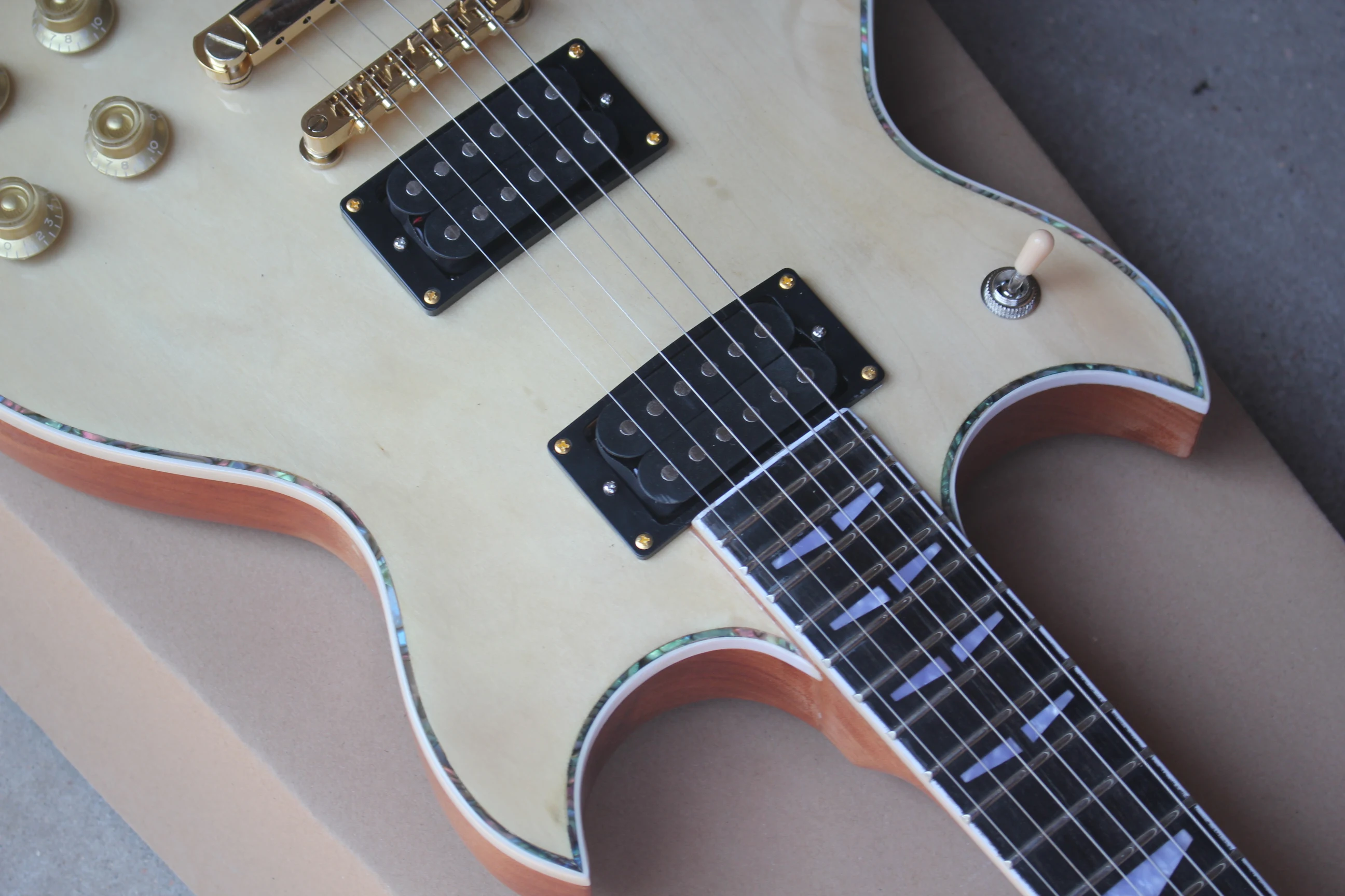 Natural Maple Top Double Cutaway Electric Guitar Gold Hardware Abalone Binding Ebony Fretboard for Rock Playing