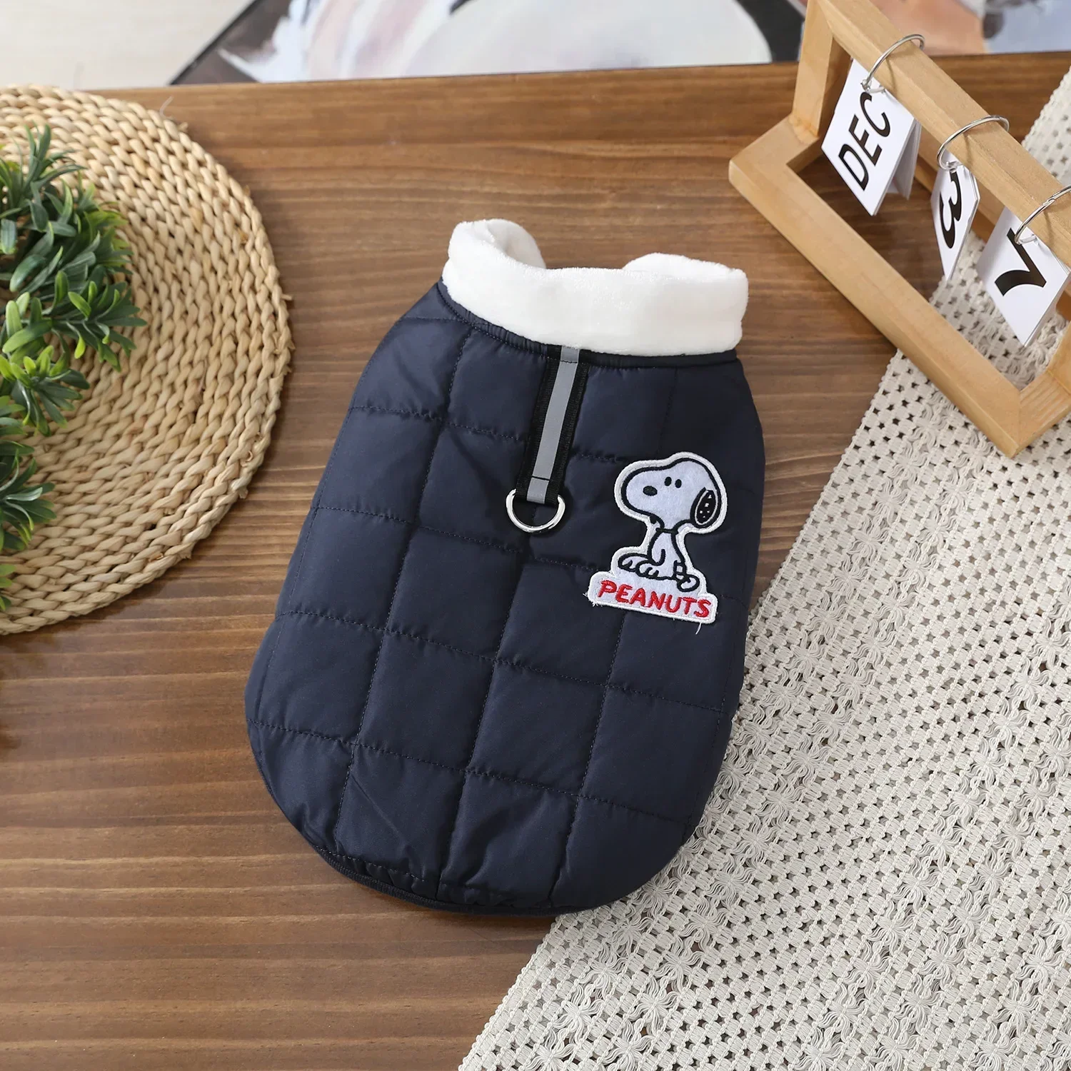 Snoopy pet vestiti cappotto vestiti per cani velluto tridimensionale cartone animato giacca imbottita in cotone gilet cane caldo autunno e inverno