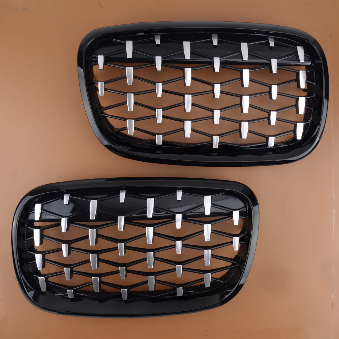 

51137157688 1 Pair Front Kidney Grille Diamond Grill 51137305589 51137305590 51137157687 Fit for BMW X5 E70 X6 E71 Hybrid E72