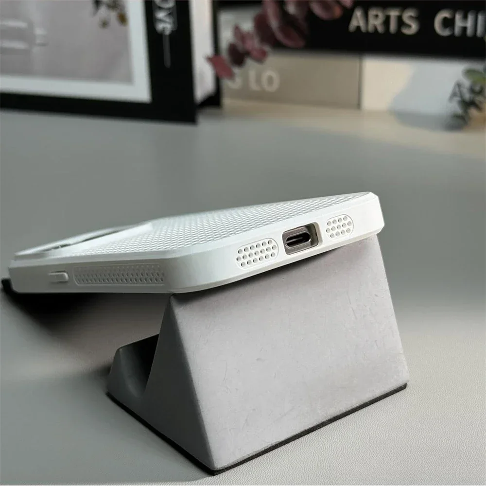 Magsafe-funda de lujo mate con agujero de disipación de calor para iPhone 16, 15, 14, 13, 12 Pro Max Plus, carga inalámbrica magnética, PC, cubierta