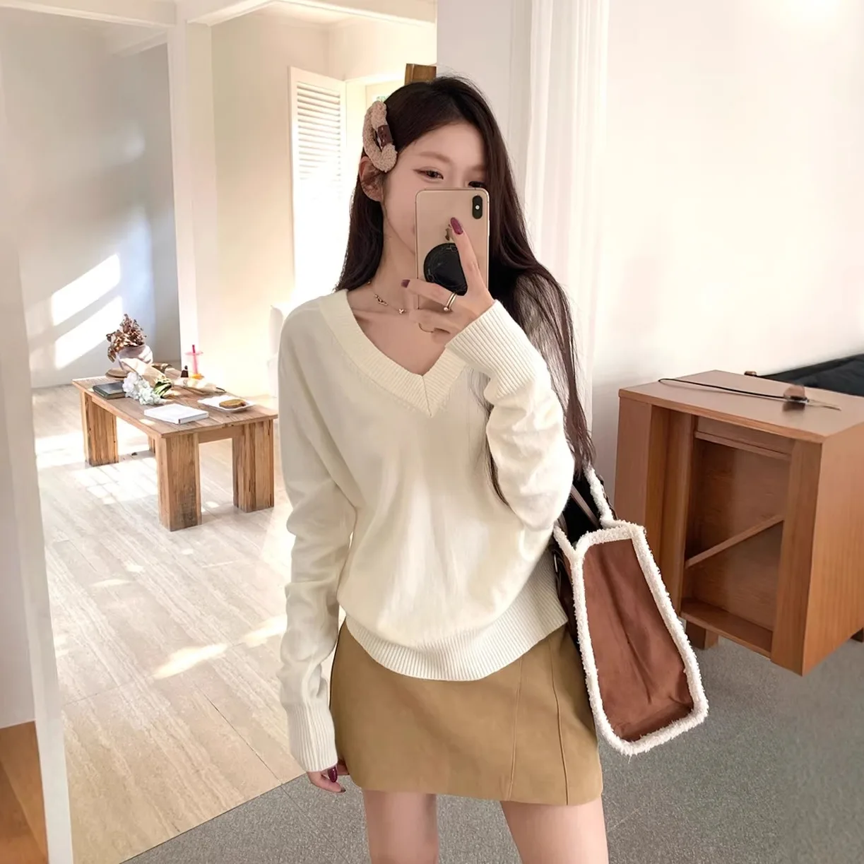 

Soft White V-Ne Sweater Women's Loose Slimming Inner Wear Korean Sle Knitted Top Spring Season Comfortable Long Sve