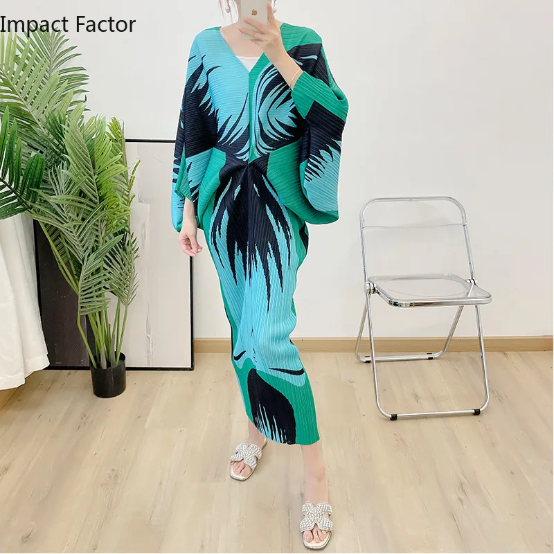 

Miyake Fold V-neck Dress 2023 Spring New Female Printing Temperament Foreign Style Dinner Party Leisure Holiday Dress Loose