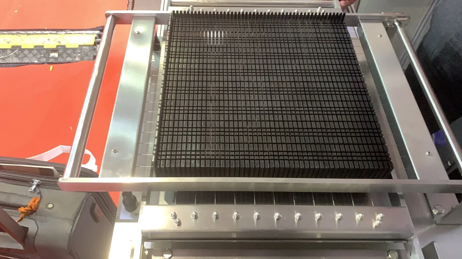 เครื่องตัดช็อกโกแลตแบบลวด สำหรับขนมหวาน ลูกอมเนื้อนิ่ม ตัดช็อกโกแลตเป็นก้อน รูปทรงกีตาร์