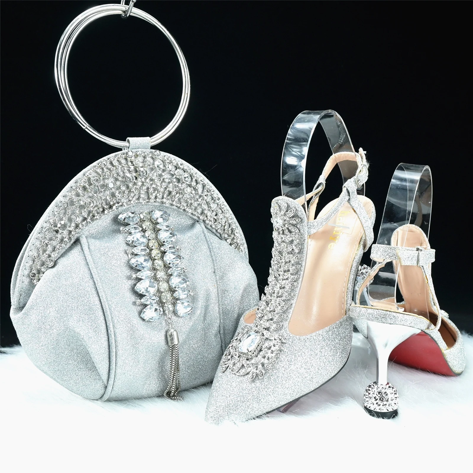 2024 Lovely Sexy Ladies Shoes Matching Hand Bag in Silver Color Pointed Toe Decorate with Rhinestone for Wedding Party