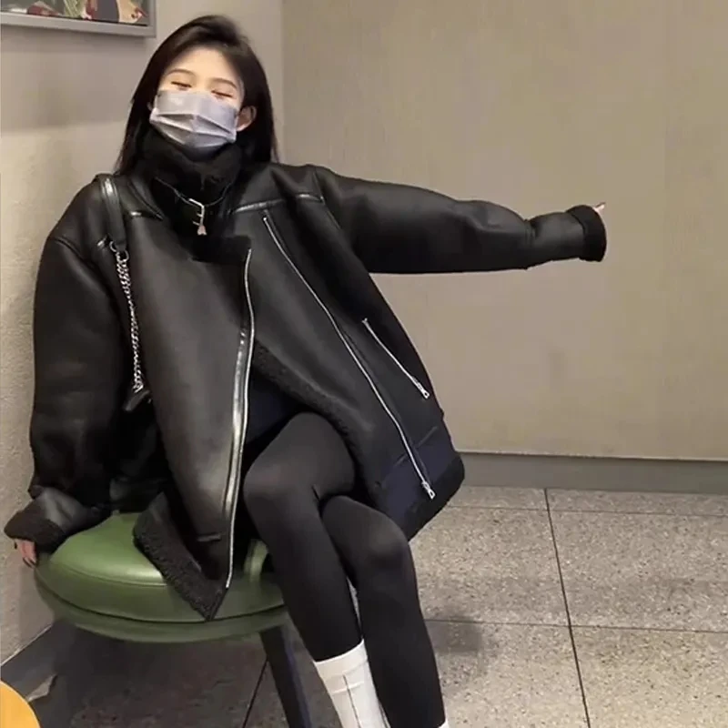 

Новинка 2025 года, мотоциклетная куртка с меховой интегрированной отделкой, осень-зима, женская уличная черная короткая куртка из овечьей шерсти, теплая утепленная женская шуба