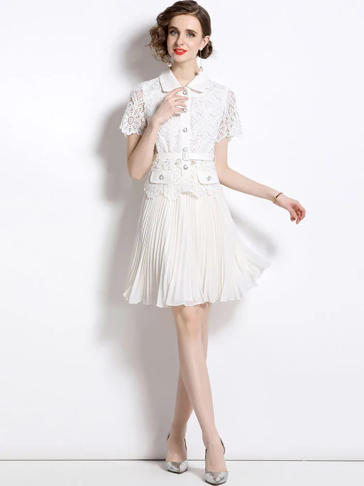 Abito estivo elegante in chiffon a pieghe patchwork di pizzo all'uncinetto Manica corta da donna Scava fuori bottoni floreali Cintura Abiti da passerella