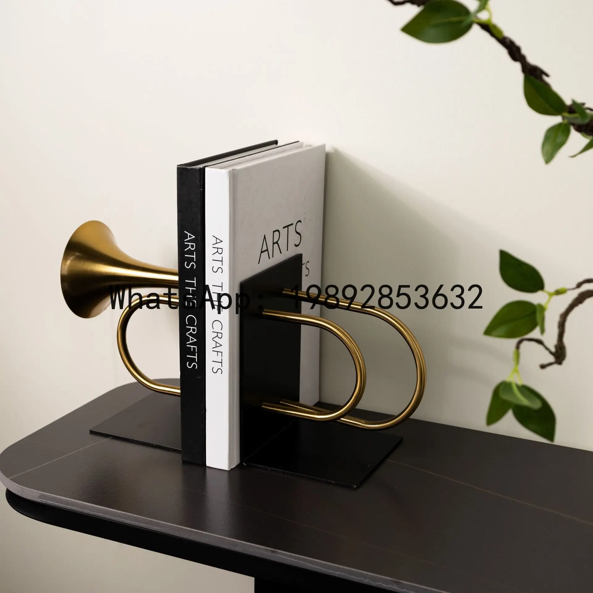 PYJ Modern Creative Golden Trumpet Melody Book Stall Living Room Study Cabinet Exhibition Hall Ornament