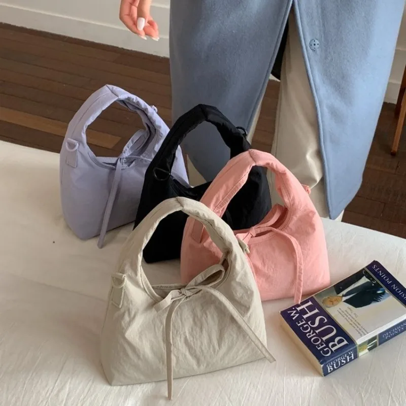 

Изящная и стильная сумка для подгузников на одно плечо: для ухода за ребенком, вечеринок, мам. Изысканная, элегантная, гламурная, вневременная, практичная, удобная для родителей.