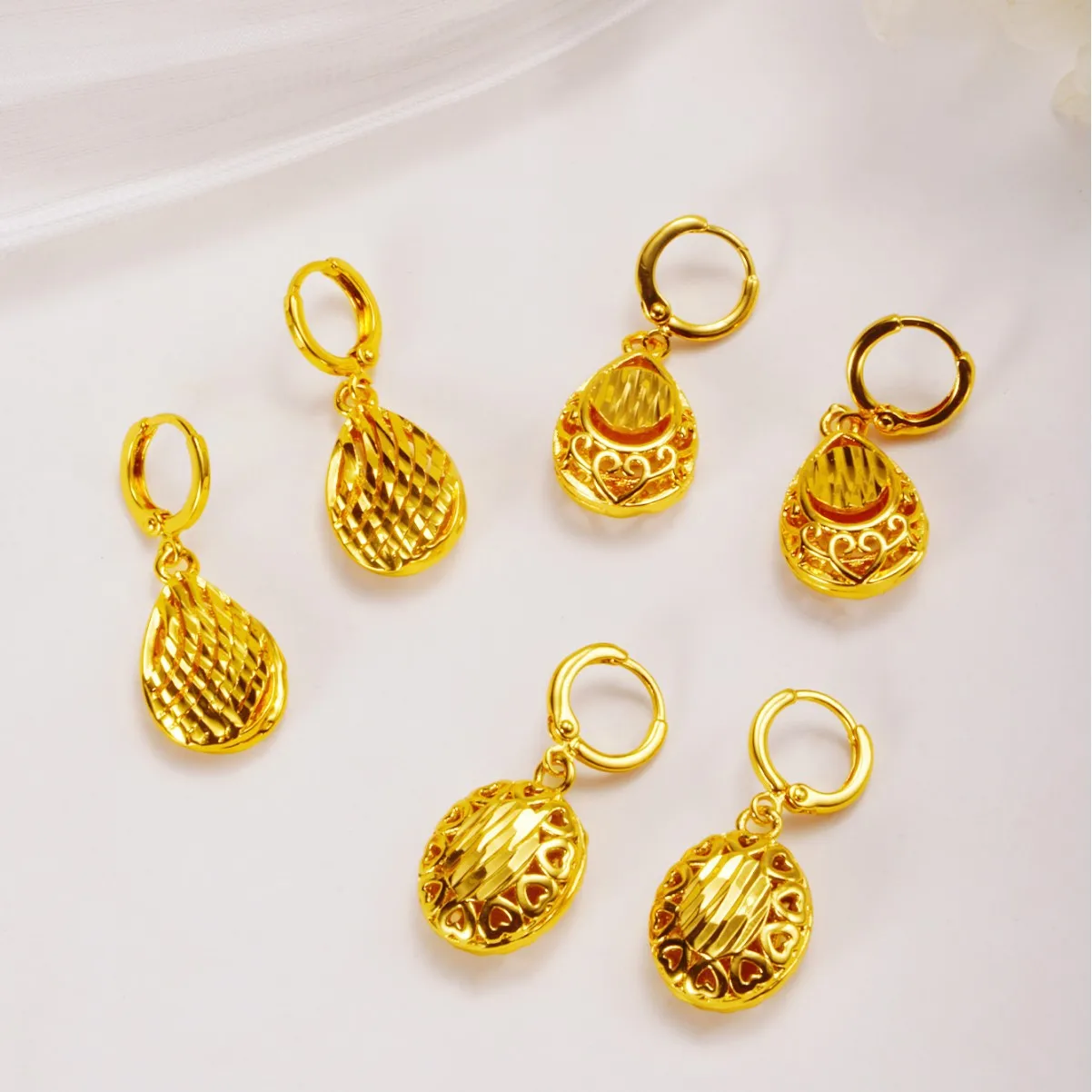Huixing cross-border water drop gold-plated does not fade, retro bridal fashion earrings, high-end sense, Vietnamese sand gold e