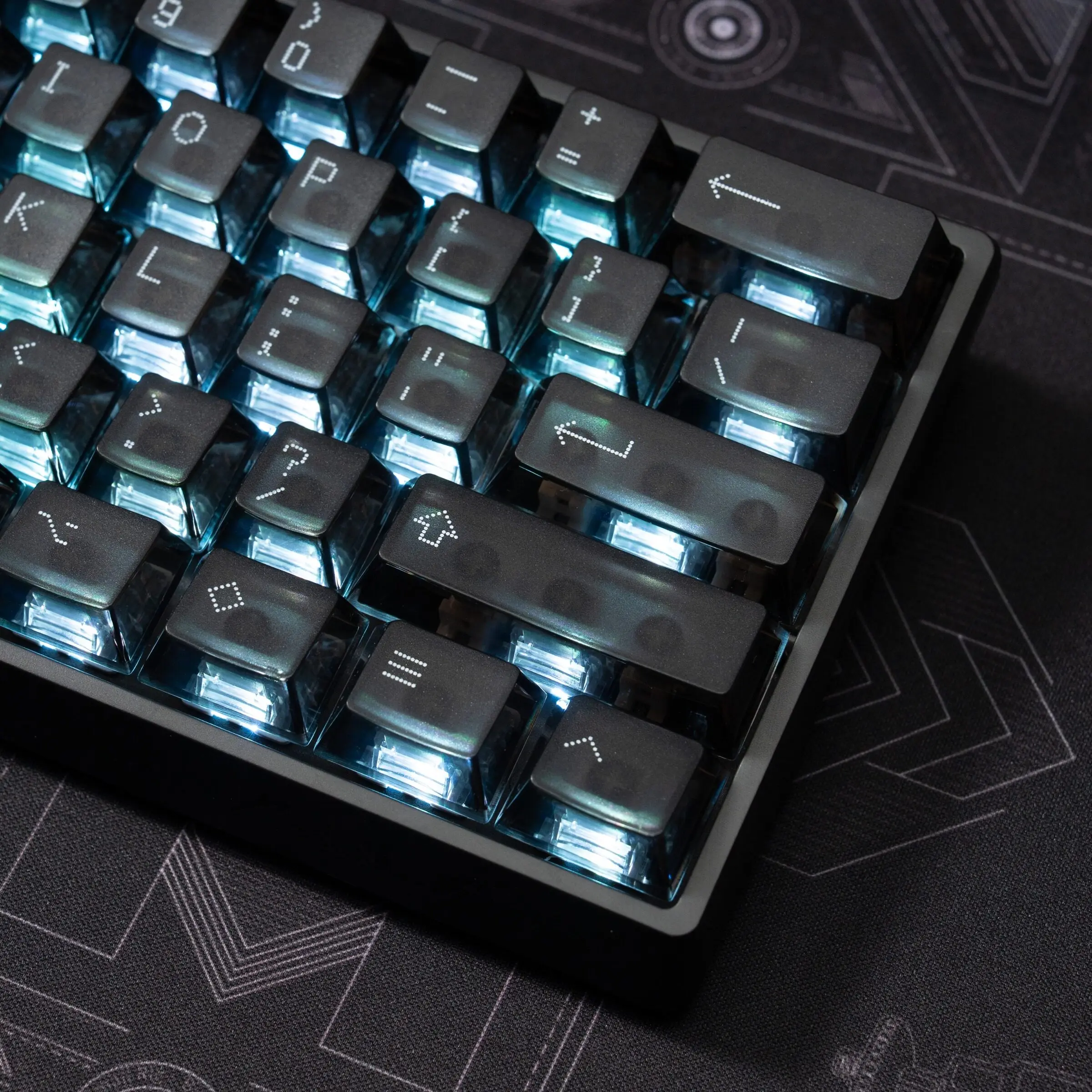 PC Keycap Pixel Wind Fog Transparent Keycap Transparent Engraved Light Magnetic Axis Game Mechanical Keyboard Universal PAYSON