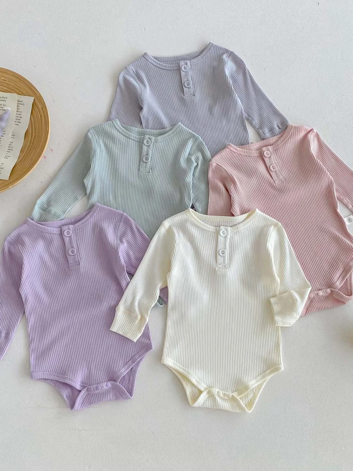 

2024 New Autumn Baby Boys' Faionable Pure Color e Diaper Cover Long Sve Button-Up Onesie Versatile Infant Outfit