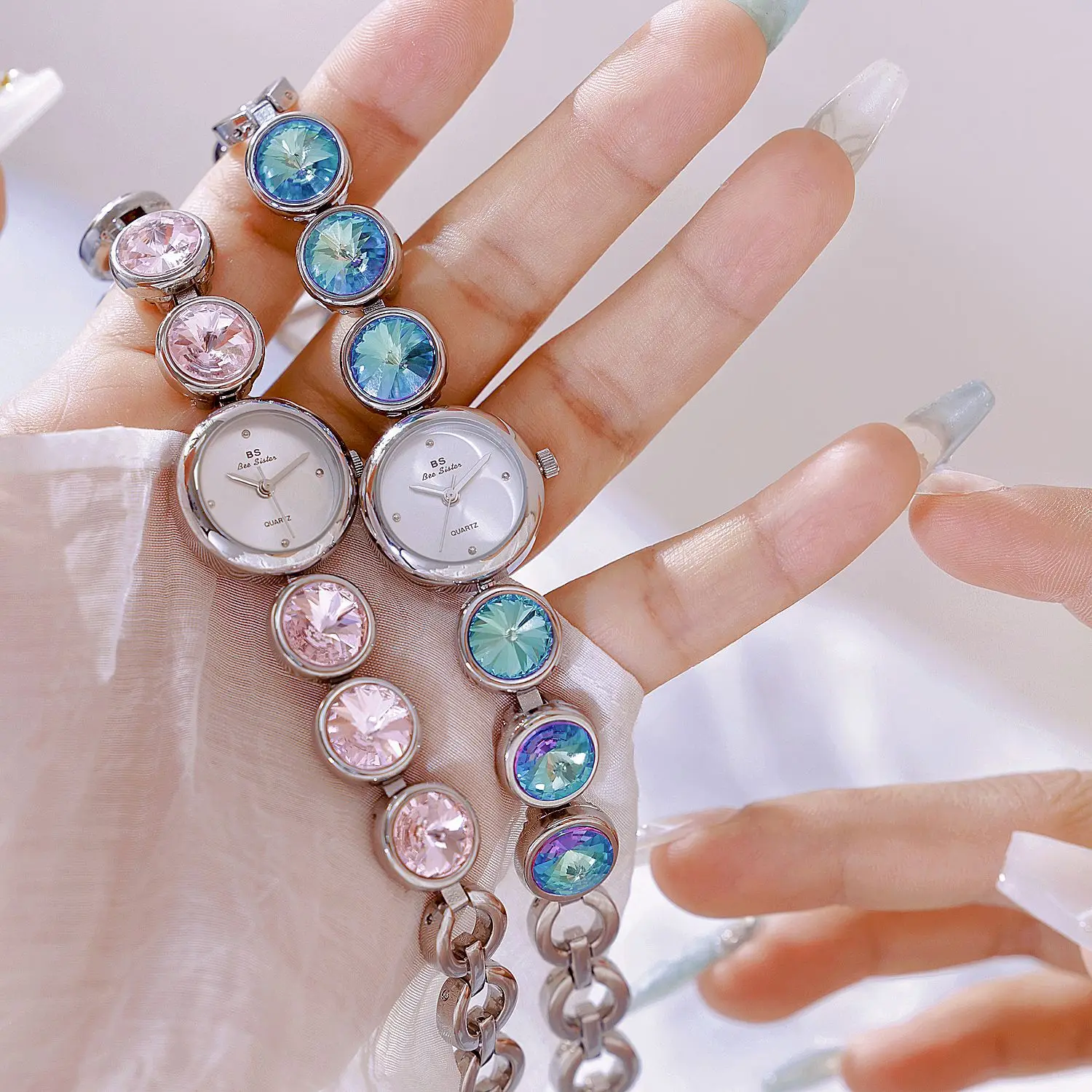 Woman Pink Rhinestone Watch Light Luxury Small Bracelet Clock Elegant Fashion Ladies Girl Student Dress Party Watches Gifts
