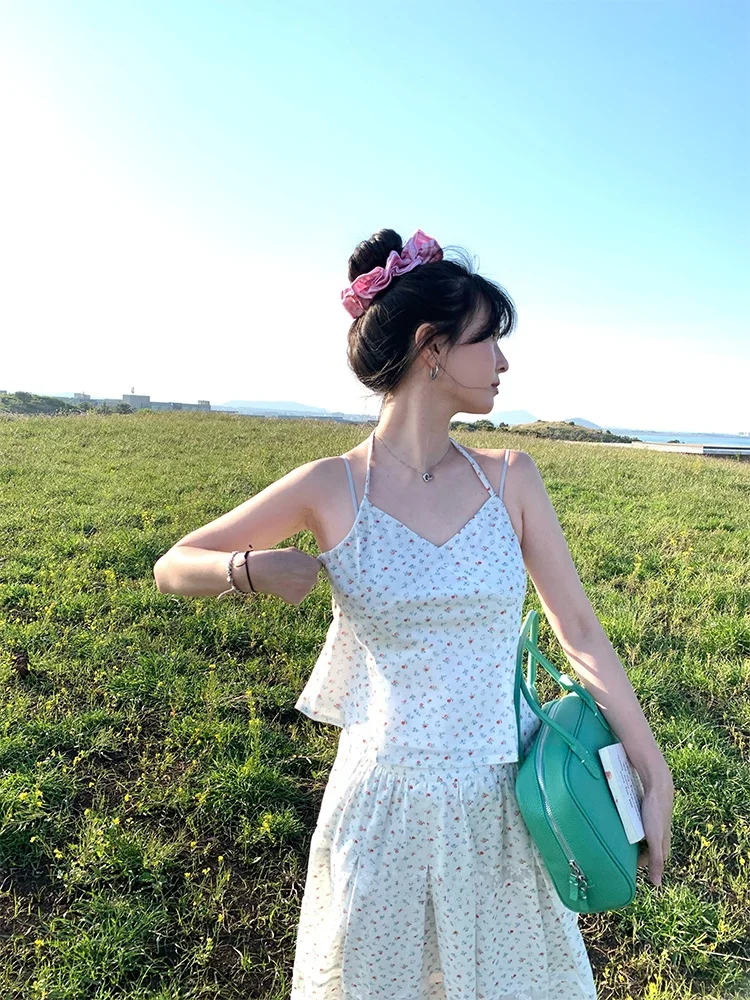 

Комплект MOWENTI: топ с цветочным принтом и юбка А-силуэта с высокой талией в корейском стиле, хлопок, летняя коллекция 2025