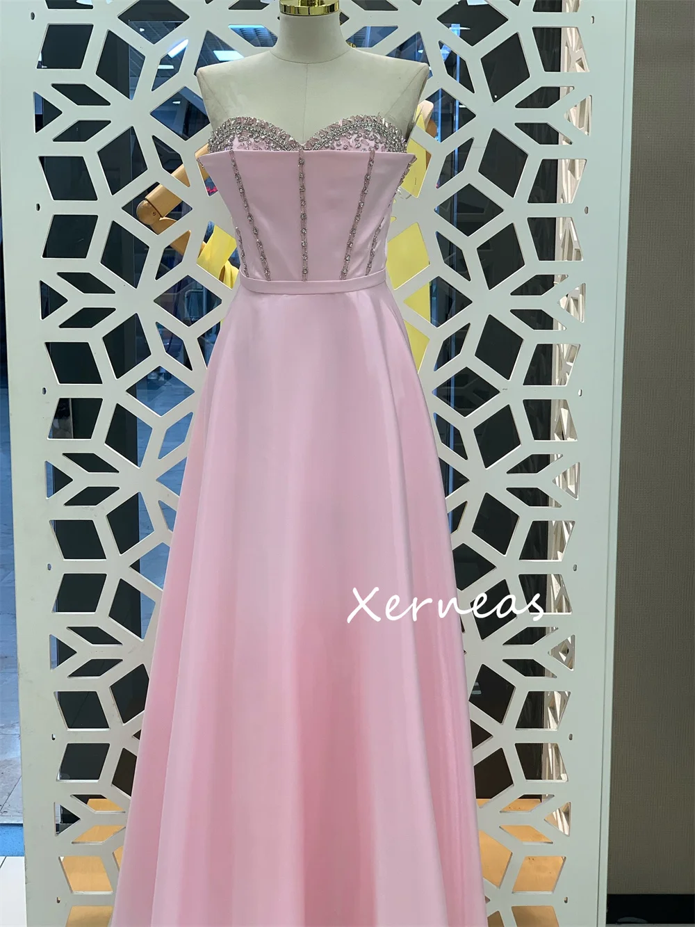 تخصيص Charmeuse حجر الراين الدانتيل متابعة ألف خط فساتين متوسطة الطول مناسبة مخصصة أنيقة عالية الجودة مساء حزب ثوب التألق