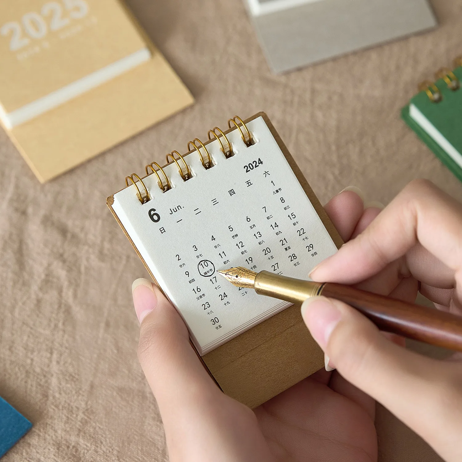 Mini Simples Pequeno Mesa Calendário, Pocket Punch Plano, Decoração Desktop, Portátil, 2025