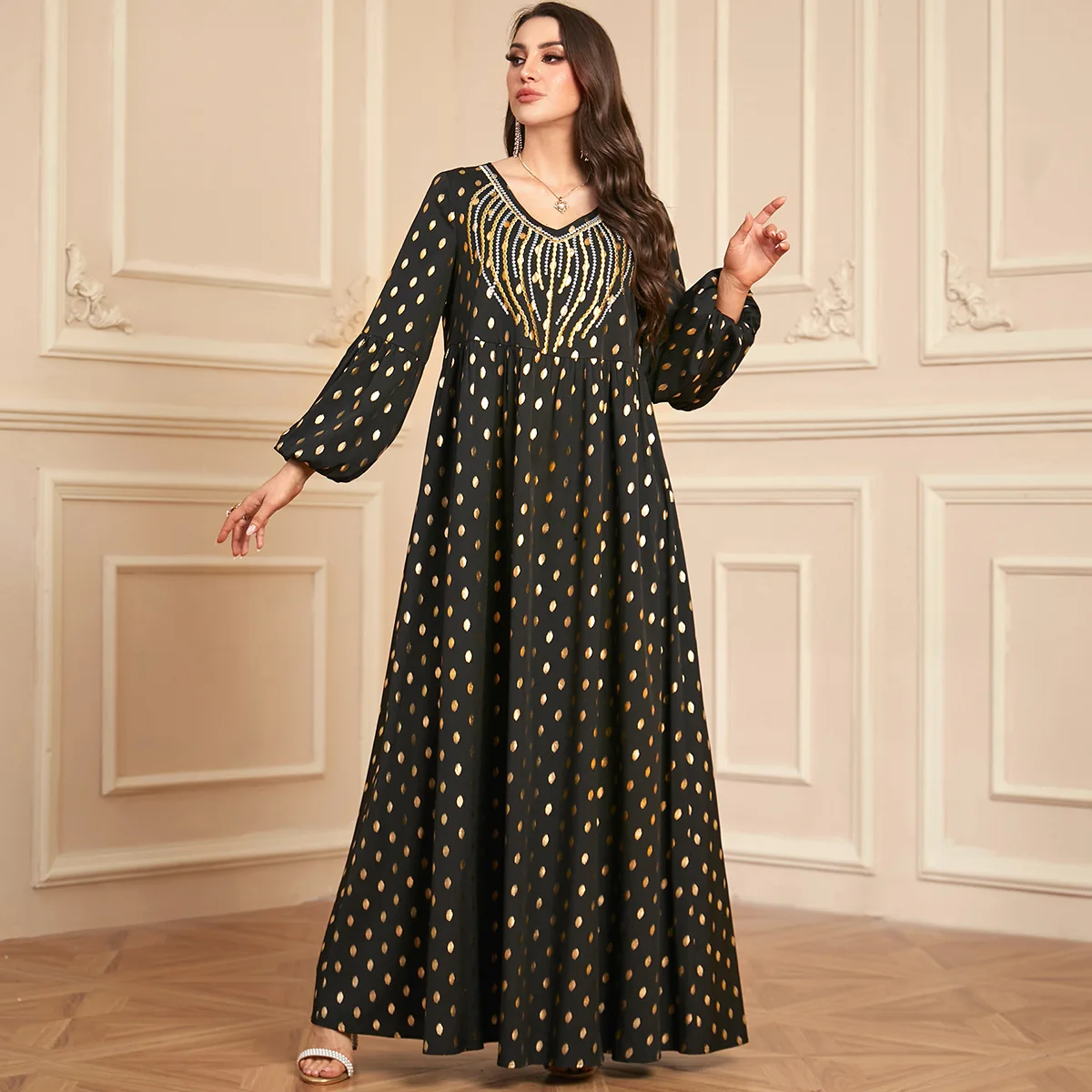 2135 Muslim long sleeved elegant women's dress embroidered with gold foil