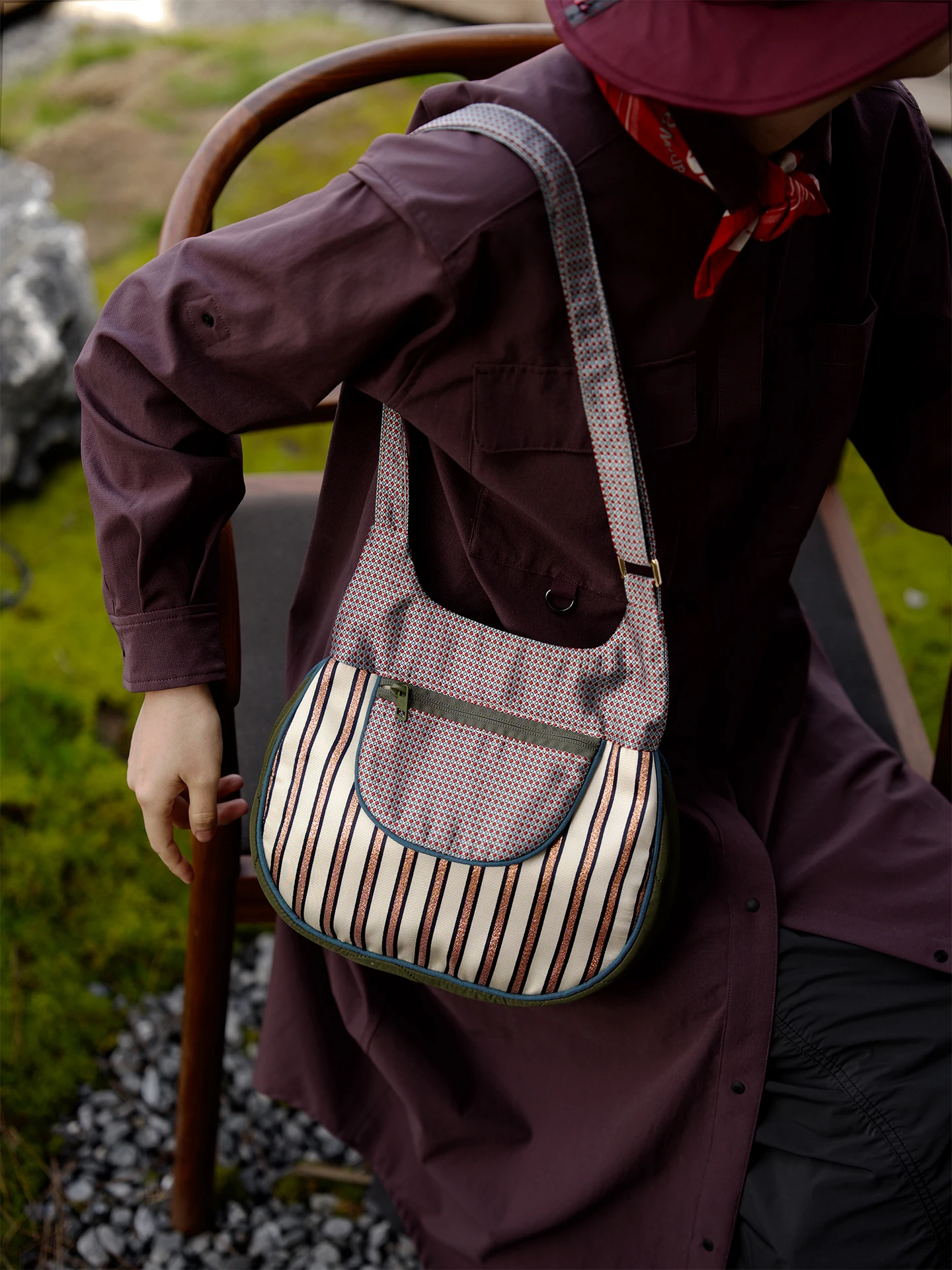 

Original Design Spring 2026 Commuter Stripe Patchwork Crossbody Bag Lightweight Versatile Single Shoulder Bag for Women