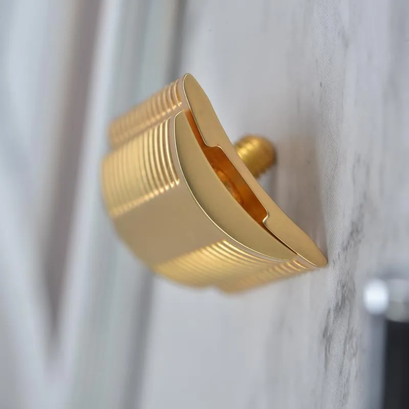 رأس ماكينة حلاقة آمنة للرجال من YAQI باللون الذهبي لشفرات الحلاقة