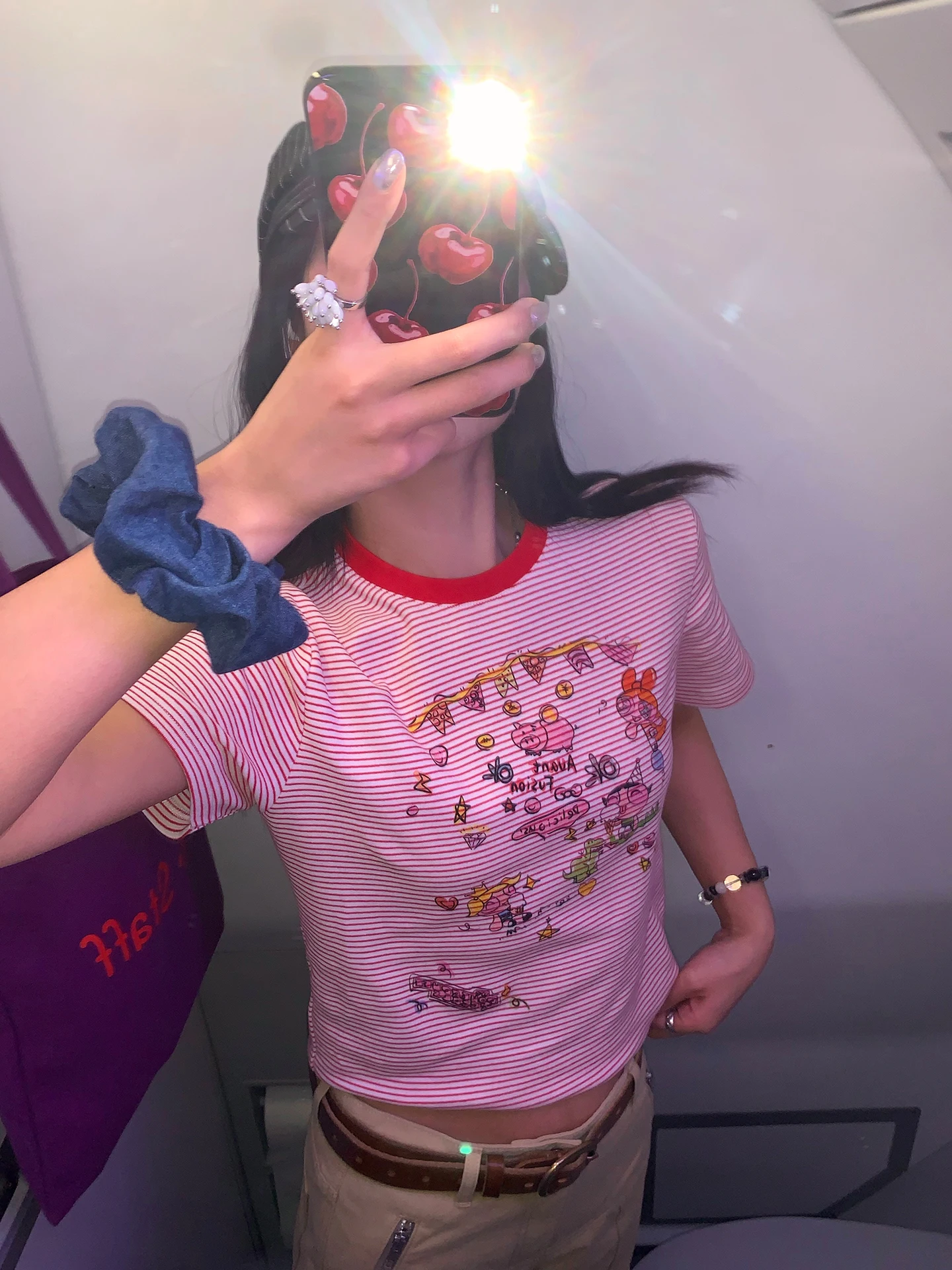 

Женская футболка с красными полосками и принтом, укороченная, повседневная, из смесового хлопка, с коротким рукавом и круглым вырезом