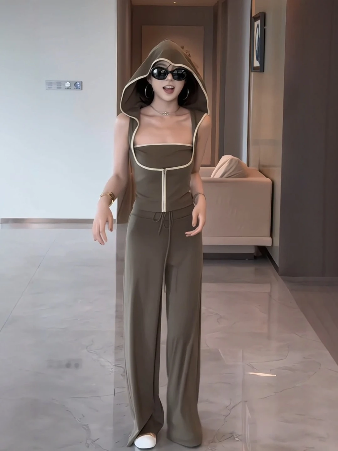 

Fashionable Summer Casual Hot Girl Set Vest Sleeveless Drapey Wide Leg Pants Drawstring Hooded Top High Waist Bottoms Ensemble