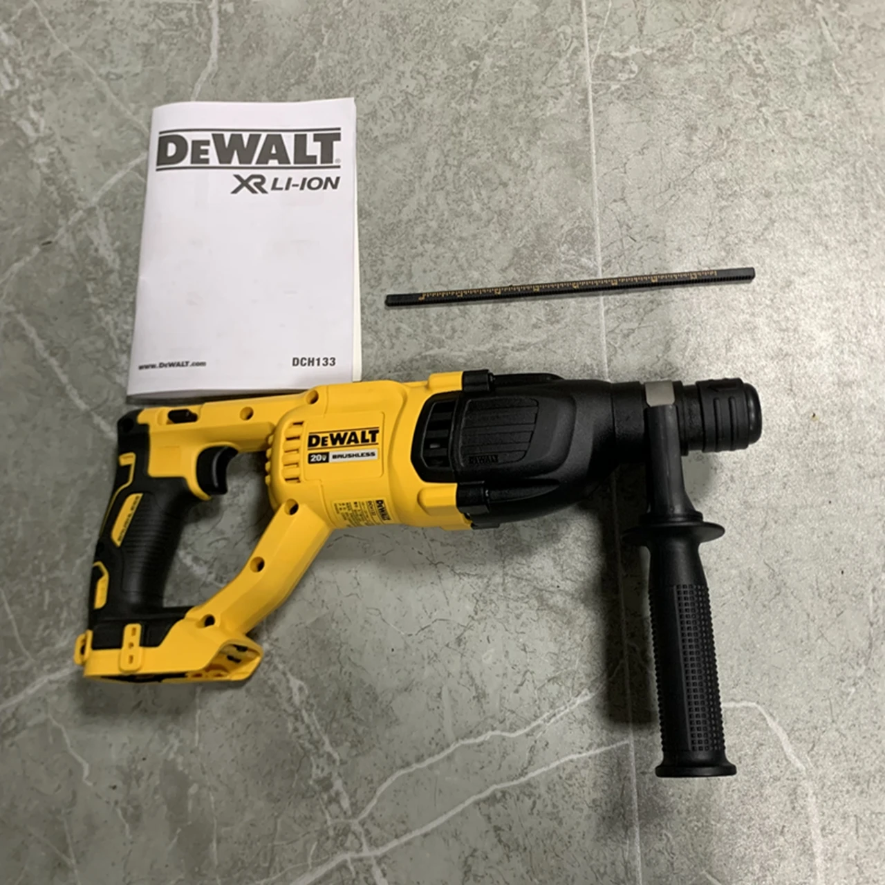 DEWALT DCH133 1in Brushless Cordless SDS PLUS D-Handle Rotary Hammer 20V Lithium Power Tools 1500RPM 5500BPM 2.6J Bare Tool