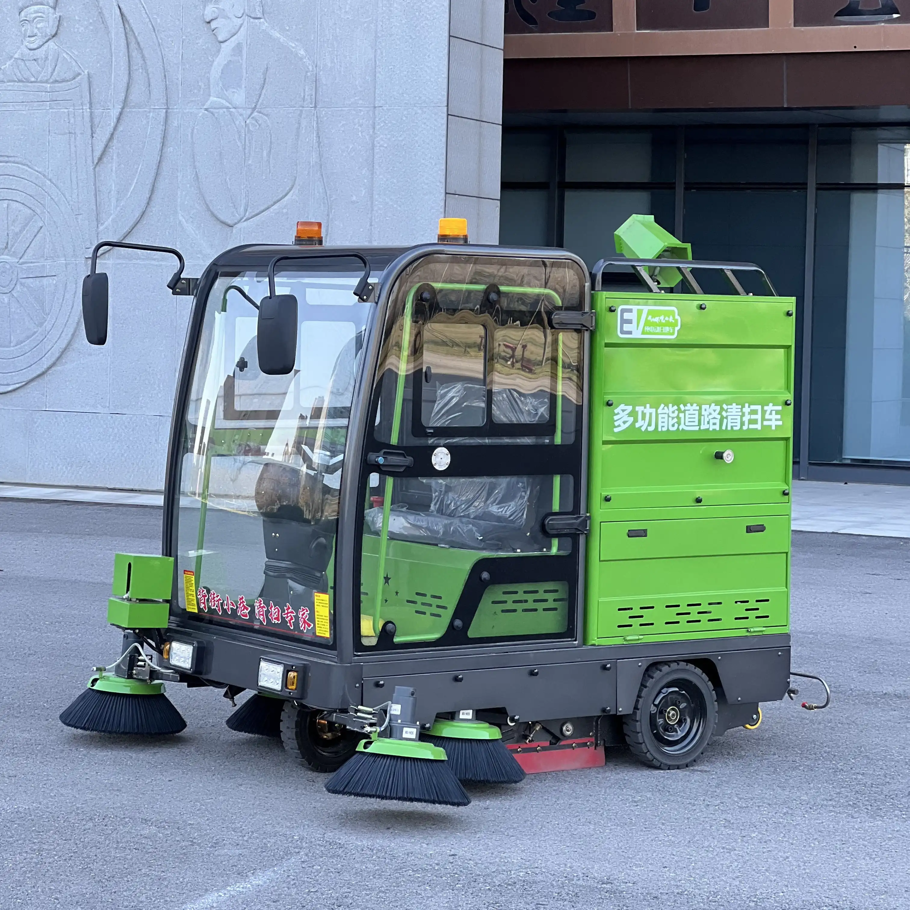 

YG Customized City Cleanliness Industrial Sanitation Commercial Zone Upkeep Reliable Cleaning Equipment Battery Powered Road Swe
