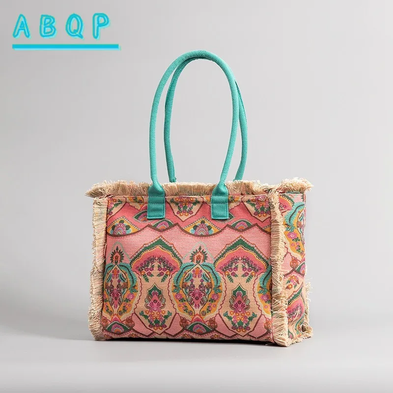 

Fashionable Tassel Bohemian Style Canvas Shoulder Tote Bag Lightweight Design Zipper Closure for Commuting Party Outdoor