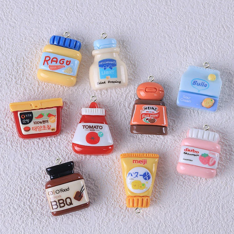 10 Uds. De latas de mermelada de fresa de simulación, botella de Ketchup, dijes, Mini resina para aderezo de ensalada, colgantes de queso para llavero, fabricación de joyas