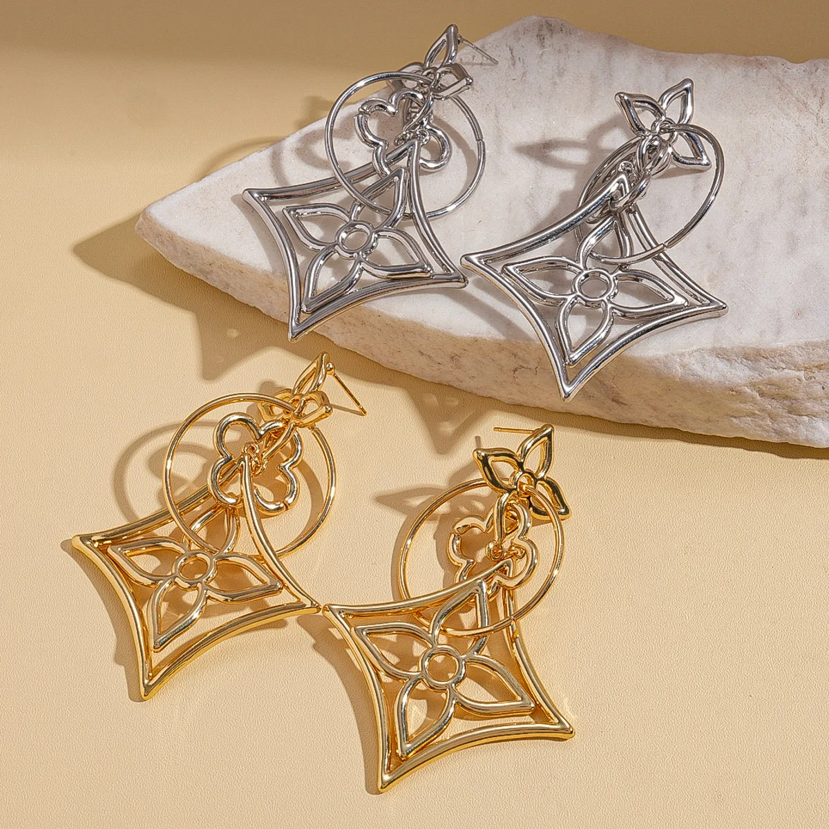 Real gold electroplated hollowed-out flower diamond-shaped silver needle earrings, cold style, niche and high-end earrings