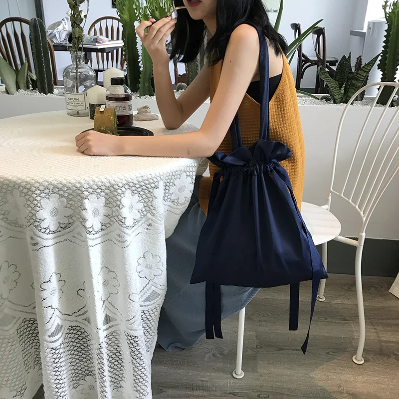 Bolso de mano de seda para niñas, bolsa de viaje fruncida informal, sólido, suave, estilo Simple, mariquita, Verano