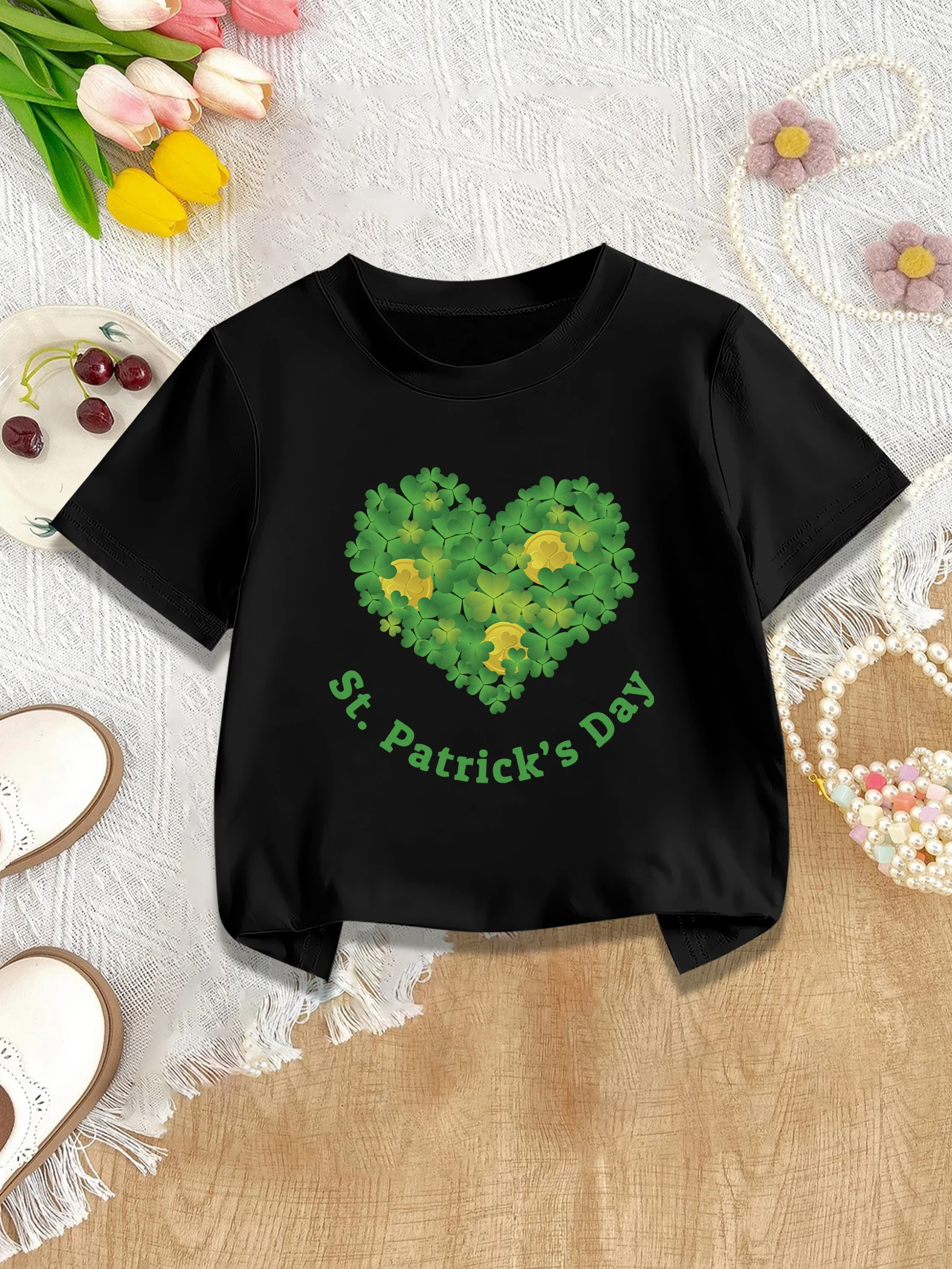 

1 шт.: Милая летняя футболка для девочек с мультяшным принтом клевера и сердца ко Дню святого Патрика