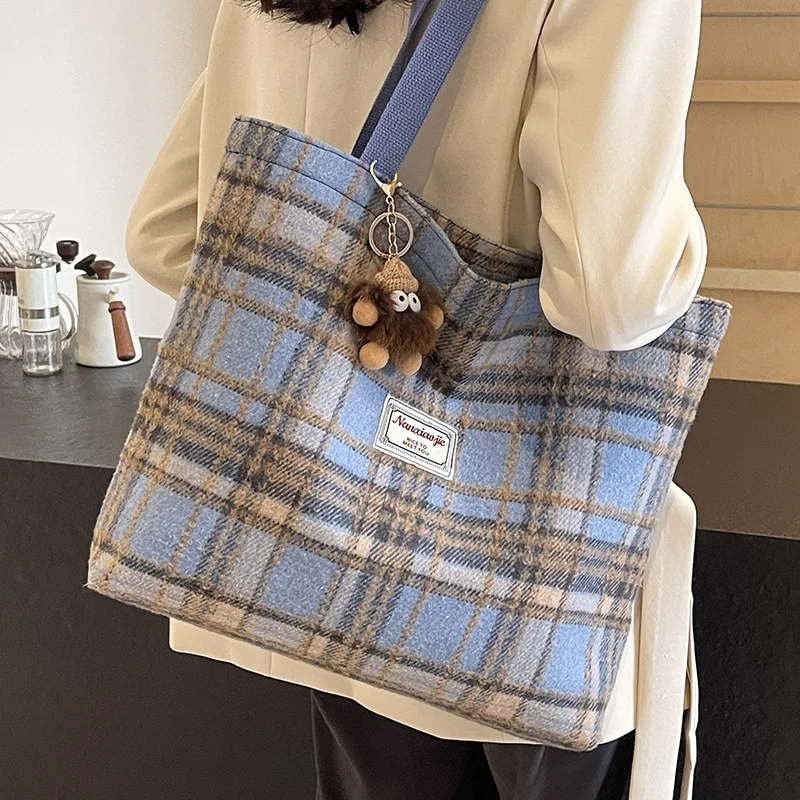 

Leisure and Versatile Large Capacity Commuting Plaid Woolen Single Shoulder Bag for Women