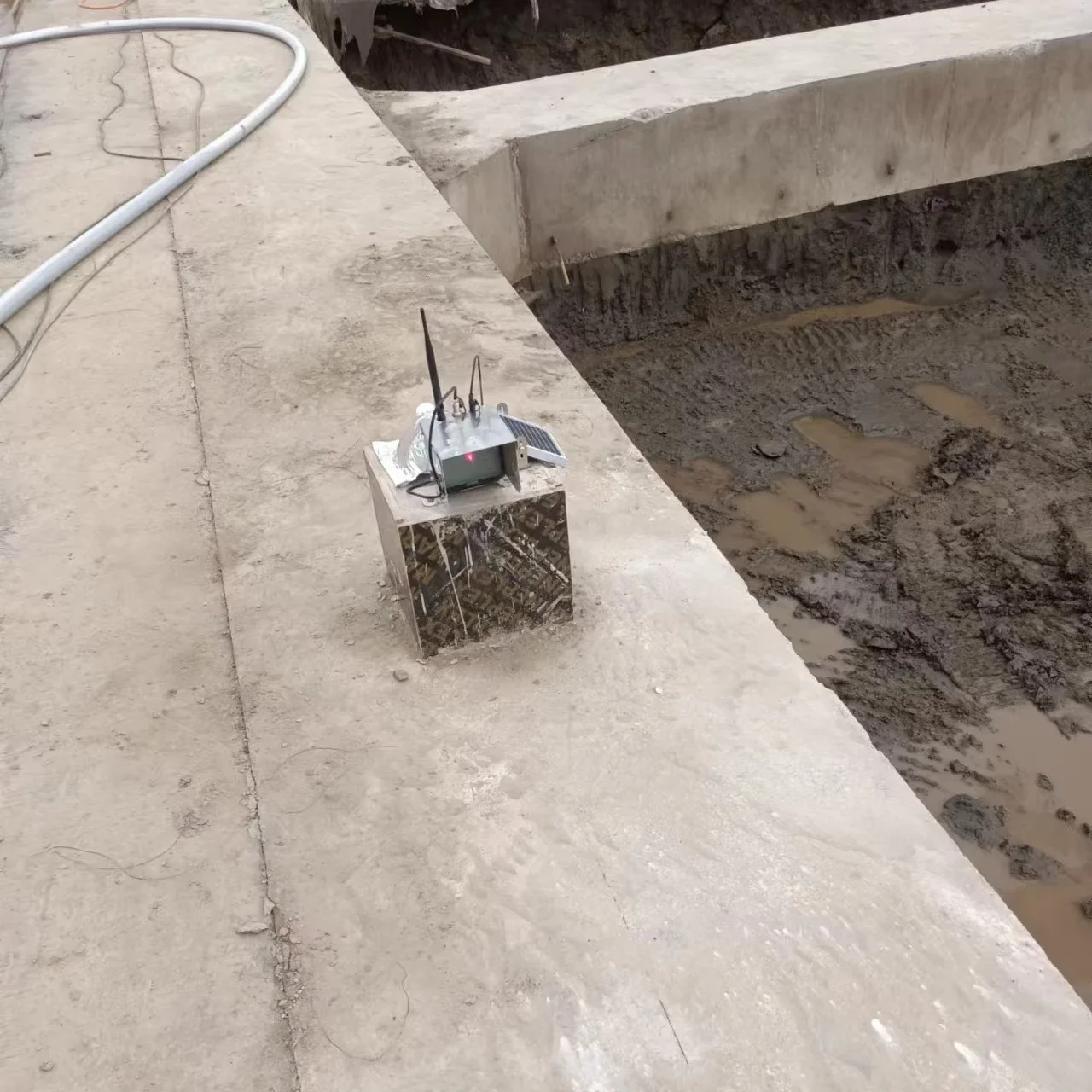 

Real Time Monitoring of Settlement and Horizontal Displacement Around the Excavation Process of Civil Engineering Foundation Pit