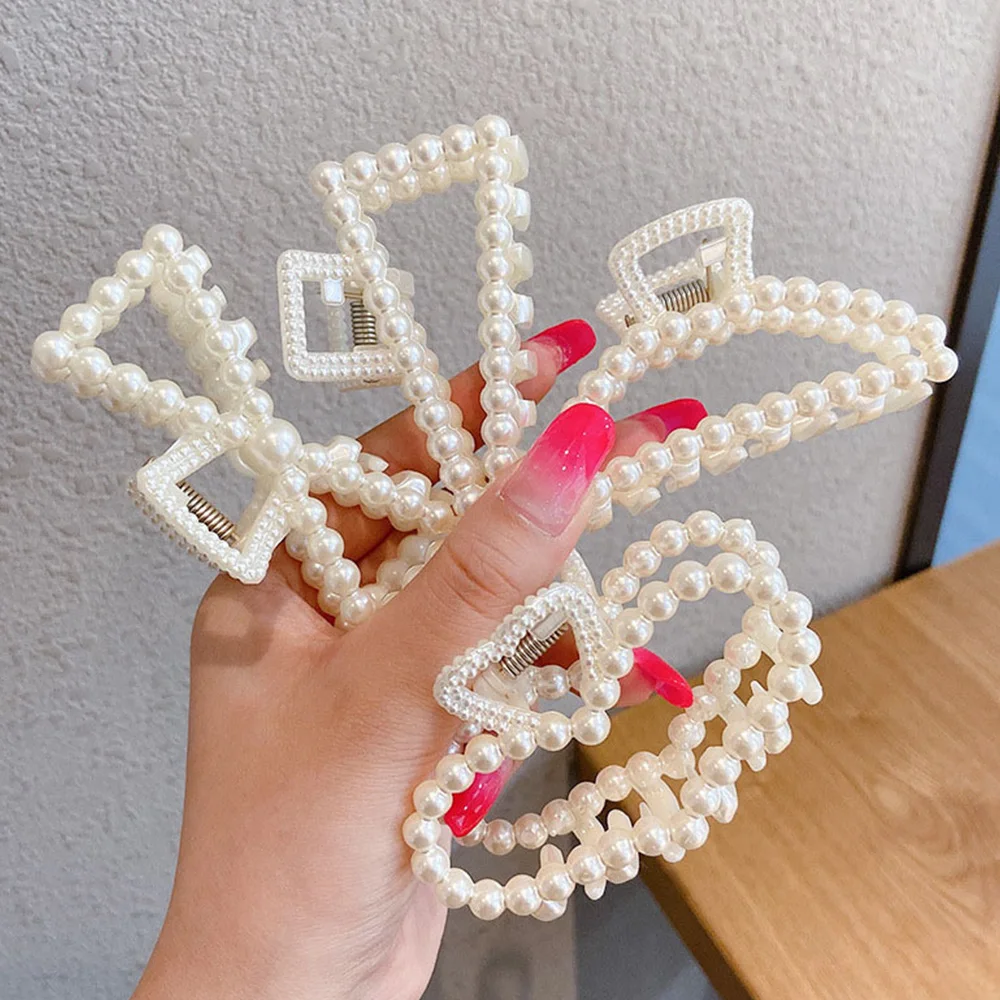 Retro Imitation Pearl Hair Claws Fashion Non Slip Bath Large Geometric Shark Clip Hair Accessories Women Headwear Styling Tools