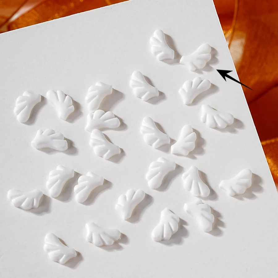 50 pz Nail Ali d'angelo Gioielli in resina 3D Polvere bianca Mini Nail Cahrms Fai da te Sinistra Destra Decorazioni per manicure Accessori Farfalla