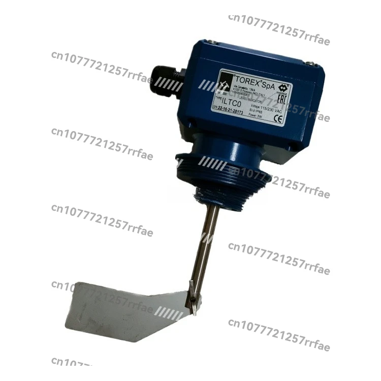 Liquid level indicator with rotating propeller for cement silo
