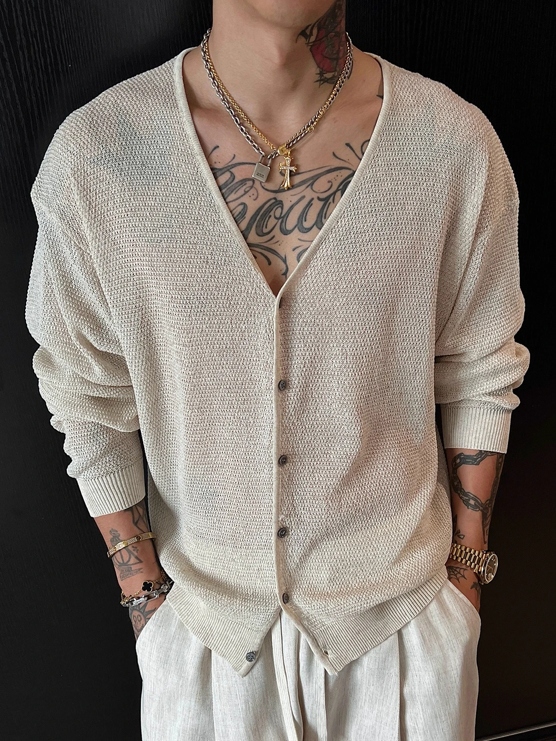 

Мужской люксовый вязаный кардиган с V-образным вырезом и длинным рукавом, приталенный свитер больших размеров (до 300 фунтов), в корейском стиле, осенняя мода