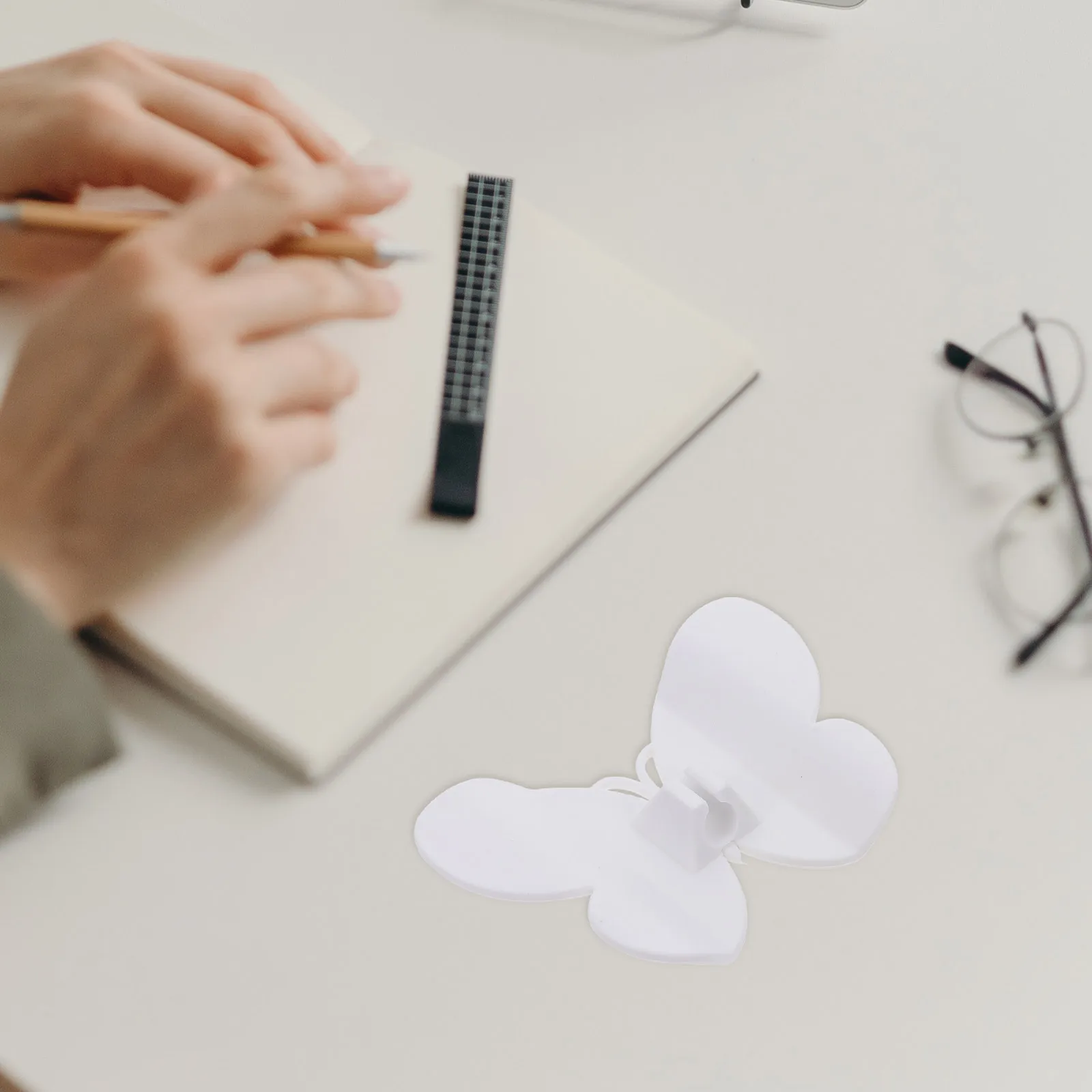 

2Pcs Wear-Resistant Wire Organizer Flexible Cable Holder Durable Cord Keeper Decorative Home Cable Clips Decorative Wire Clips