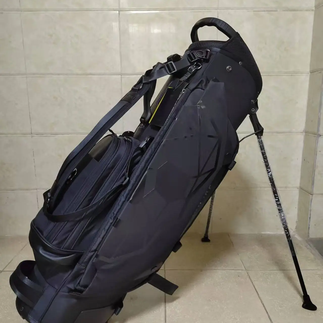 

Performance Golf Stand Bag, Ultra Light Design & Durable Materials, Unisex New Style Stand Bag