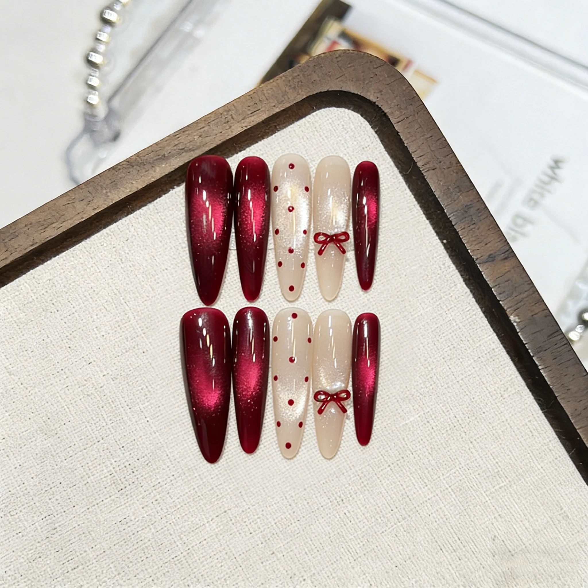10 Stück bezaubernde rote neue Jahr falsche Nägel handgemachte DIY tragbare Nägel Aufkleber Katzenauge Schneeflocke Schleife Nagelaufkleber