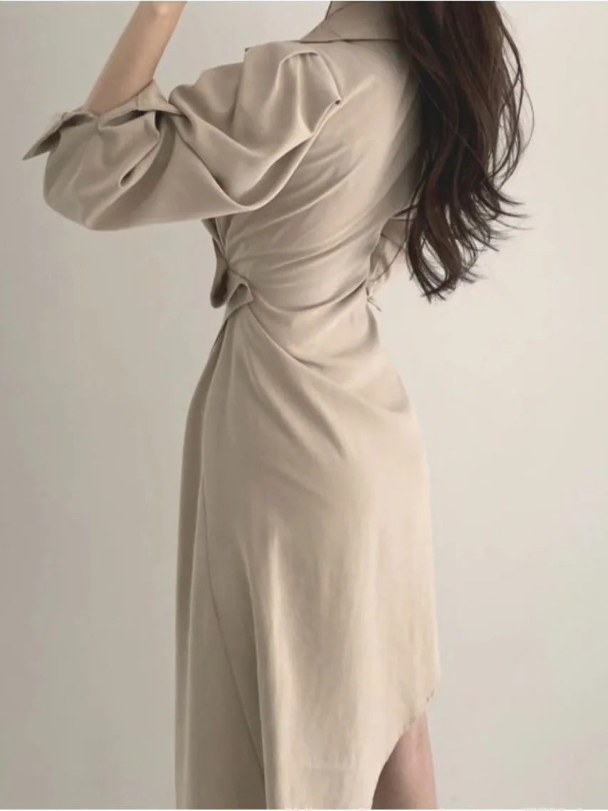 فستان قميص أنيق للخريف المبكر للنساء بزر واحد وياقة مقلوبة وطول متوسط وتصميم غير متماثل بأسلوب ناضج خفيف للارتداء اليومي #3